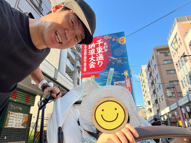 東貴博、1歳次女を連れて“八郎じぃじとばぁばのお墓参り”へ「2人とも喜んだだろうね」
