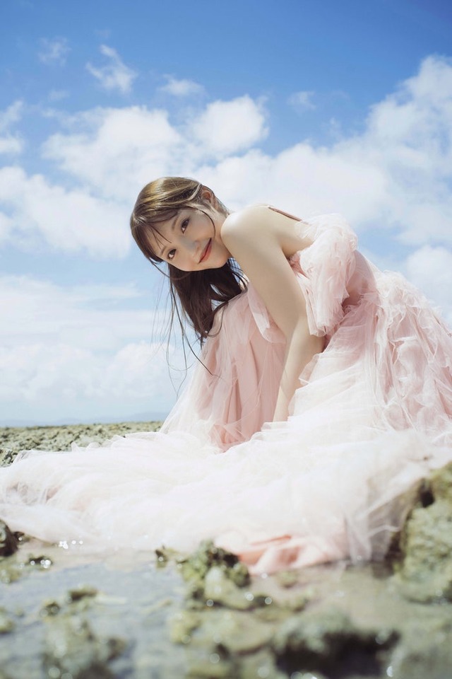 ねお／ファーストデジタル写真集「ねおism.」（C）藤原 宏／集英社