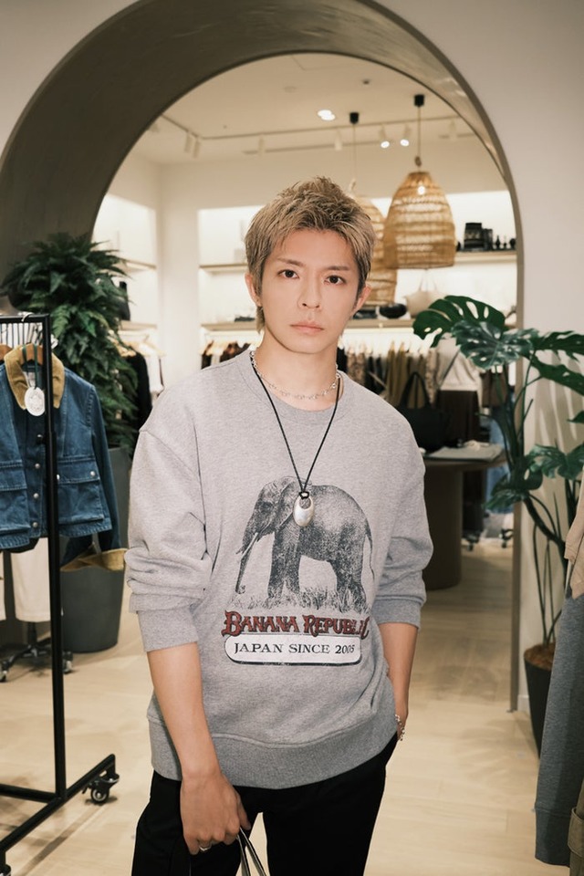 岸優太「バナナ・リパブリック」虎ノ門ヒルズのポップアップストアに来場した様子（提供写真）