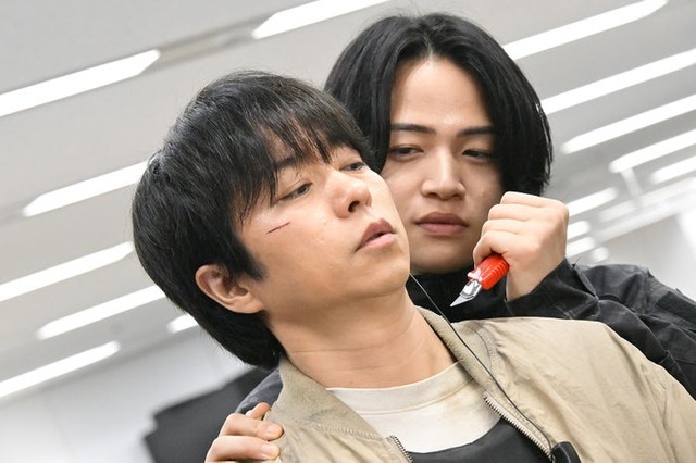 櫻井翔、菊池風磨「放送局占拠」最終話（C）日本テレビ