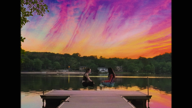 『テレビの中に入りたい』© 2023 PINK OPAQUE RIGHTS LLC. ALL RIGHTS RESERVED.