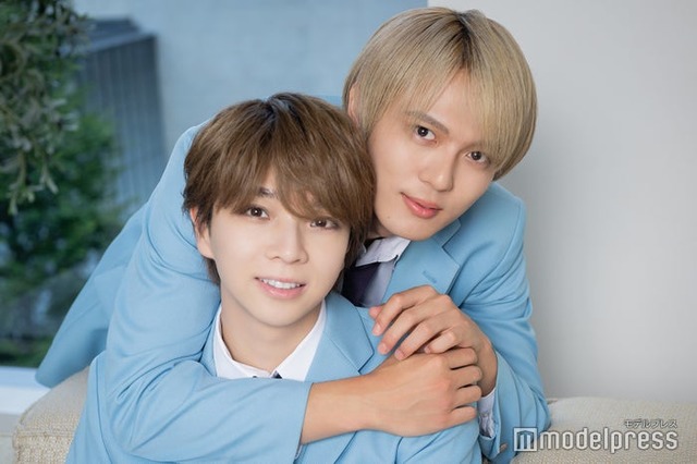 モデルプレスのインタビューに応じた塩崎太智、加藤大悟（C）モデルプレス