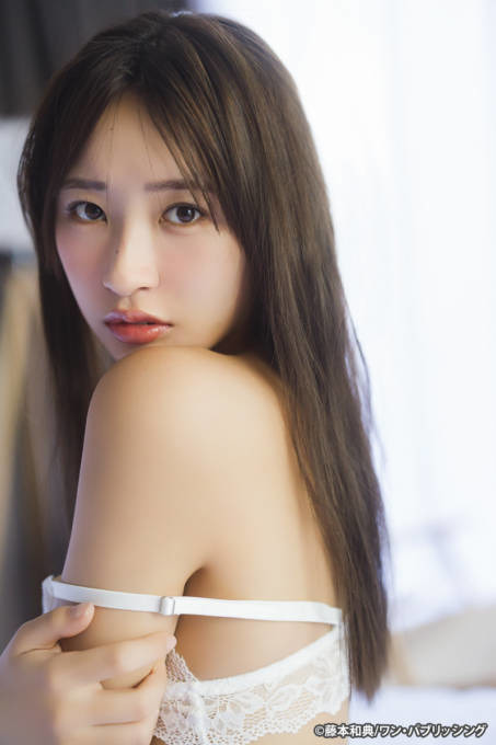 松本日向、美背中チラリのランジェリーSHOTにドキッ！ベトナムを舞台に“人生最大露出”に挑戦