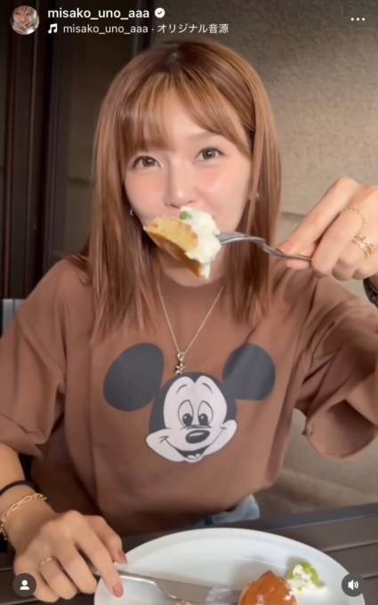 「めっちゃ美人なママ」宇野実彩子、パンケーキを堪能する笑顔にファンほっこり「可愛すぎてしんどい」