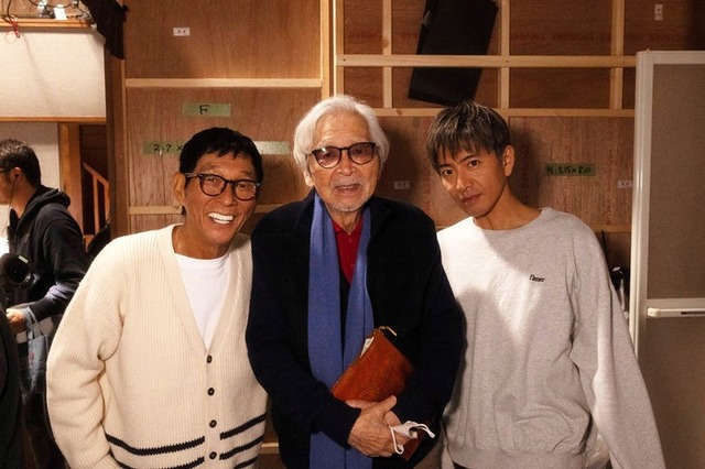 明石家さんま、山田洋次監督、木村拓哉（C）2025映画「TOKYOタクシー」製作委員会