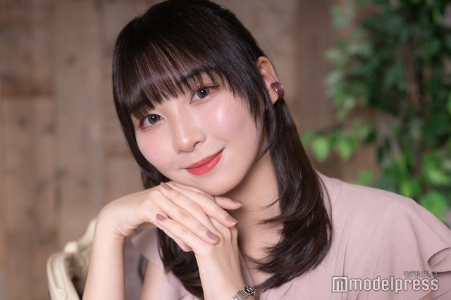 モデルプレスのインタビューに応じた長谷川ひなたさん（C）モデルプレス