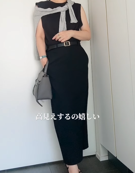 【GU】ナロースカートで叶える大人の細見えモノトーンスタイル【40代の毎日コーデ】