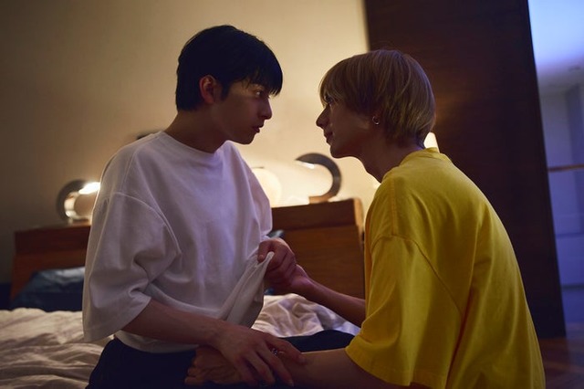 新原泰佑、駒木根葵汰「２５時、赤坂で Season２」第1話（C）「２５時、赤坂で Season２」製作委員会