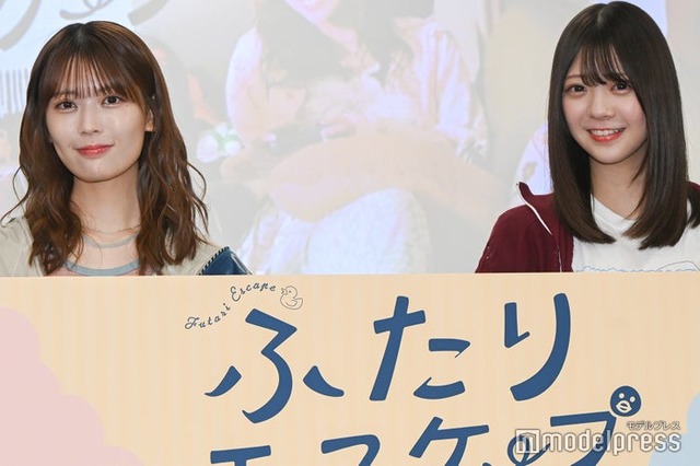 記者会見に出席した岩本蓮加、冨里奈央（C）モデルプレス