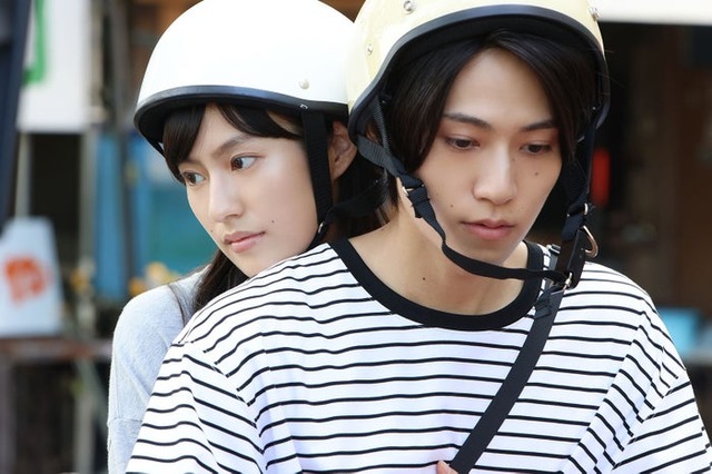 恒松祐里、橋本将生「ひと夏の共犯者」第1話（C）「ひと夏の共犯者」製作委員会
