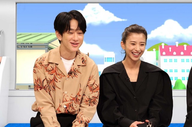 横山裕、黒島結菜（C）フジテレビ
