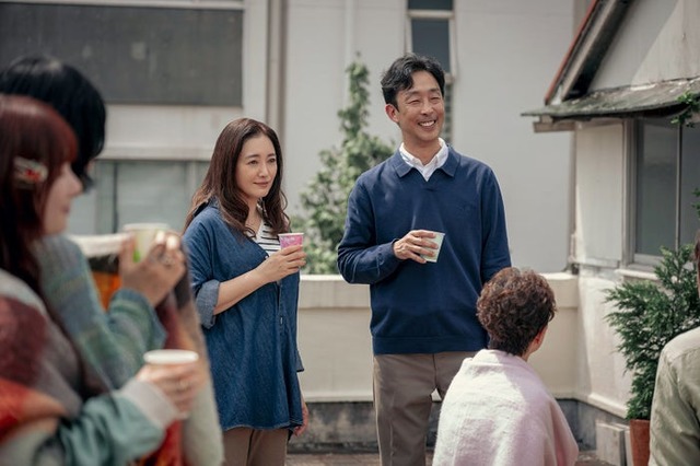 仲間由紀恵、北村有起哉「小さい頃は、神様がいて」第1話（C）フジテレビ