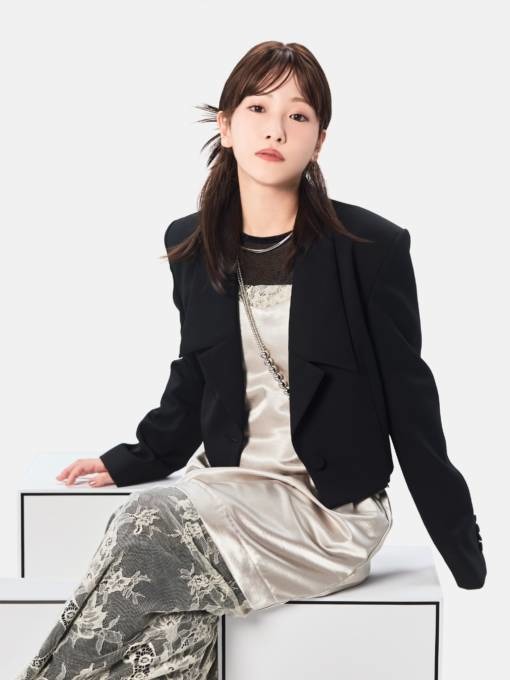 川栄李奈、オトナの美しさが漂う上品コーデ披露！ファッション7変化で“新しい自分に出会う喜び”を表現
