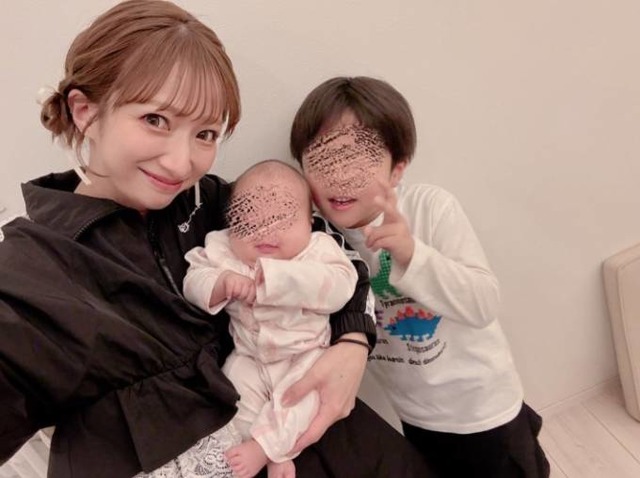 辻希美、仕事の後は母親業！0歳次女＆6歳三男との笑顔SHOT公開「お二人さんをお風呂 入れまーす」