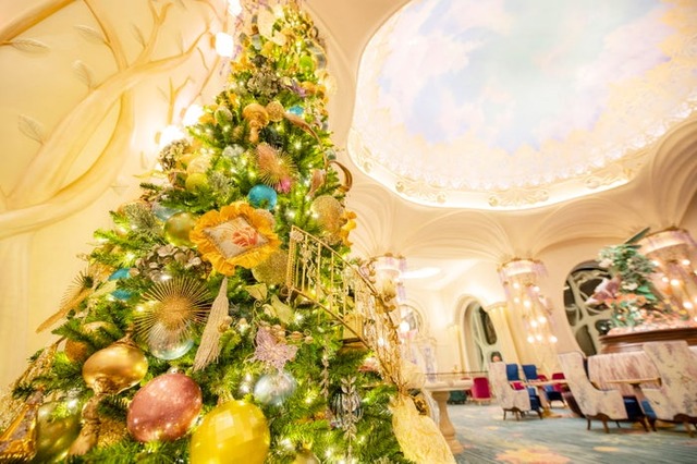 東京ディズニーシー・ファンタジースプリングスホテル クリスマスデコレーション 装飾イメージ（C）Disney