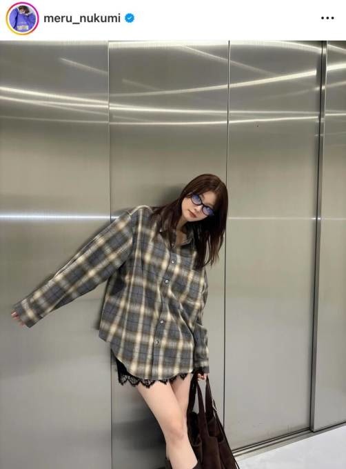 「足ながーい！」めるる、美脚を大胆披露！秋のオーバーシャツコーデに反響「かわいいの天才」