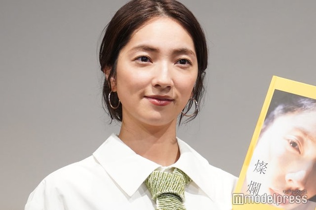 1st写真集「燦爛」の発売記念記者会見に出席した仁村紗和（C）モデルプレス