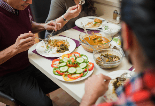 トルコにいる友人宅で…「一緒に食べちゃうの！？」まさかの”食事作法”に「うれしい」「心が通じ合う」