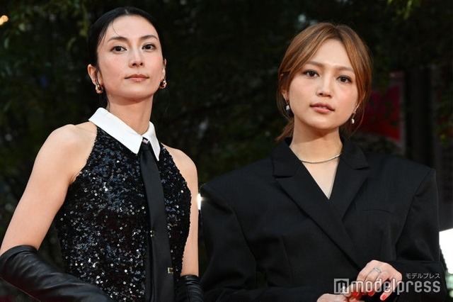 柴咲コウ、川口春奈（C）モデルプレス