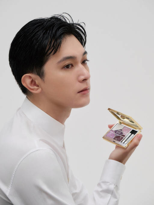 吉沢亮、シンプルな白シャツ姿で際立つ圧巻の美！空前のヒット作『国宝』を経た心境も明かす