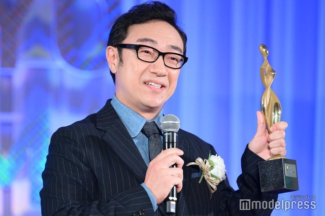 「東京ドラマアウォード2025」授賞式に出席した角田晃広（C）モデルプレス