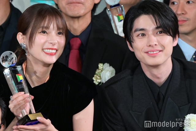 「東京ドラマアウォード2025」授賞式に出席した芳根京子、本田響矢（C）モデルプレス