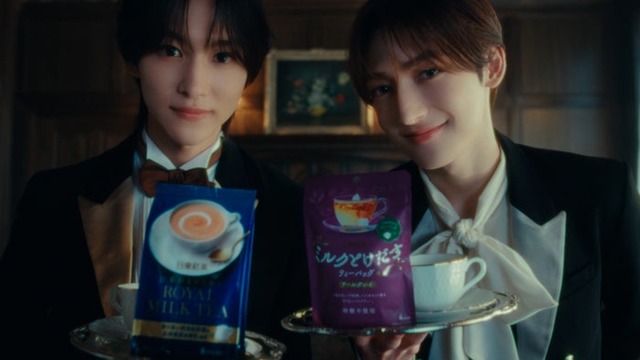 ROIROM／新WebCM「あなたはどっちのミルクティー？」篇より（提供写真）