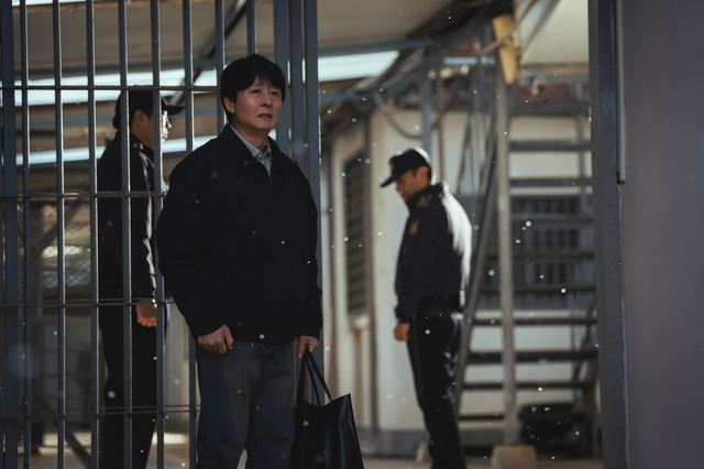 「捏造された都市」(C)2025 Disney and its related entities