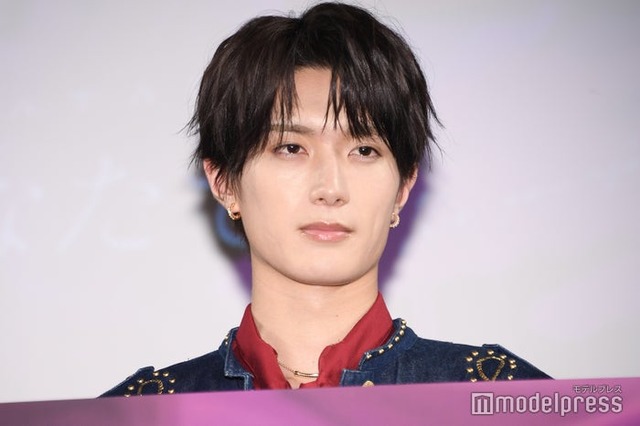 黒髪にイメチェンした山中柔太朗（C）モデルプレス