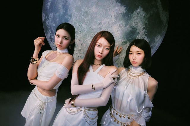 IS:SUE 4TH SINGLE「PHASE」集合アー写（C）LAPONE GIRLS