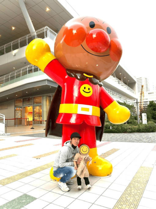 東貴博、1歳次女が“アンパンマンミュージアム”デビュー「あっちこっちで大はしゃぎ」「また連れてこ～！」