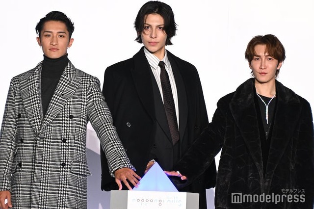 六本木に冬の訪れを知らせた岩本照、ラウール、渡辺翔太（C）モデルプレス