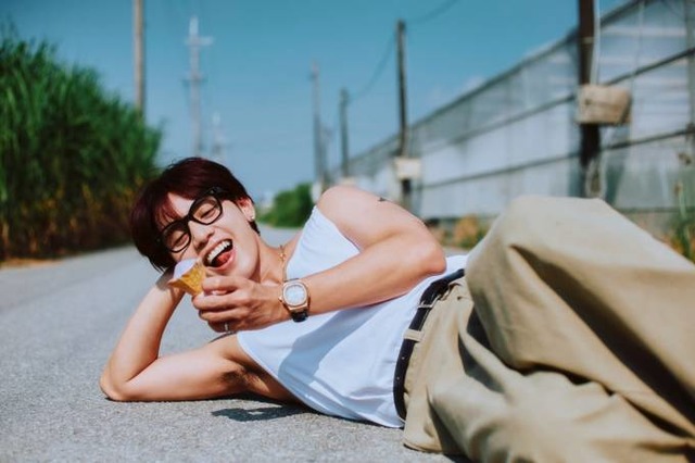 THE RAMPAGE神谷健太、逞しい二の腕にドキドキ！初の写真集は「光と影」をテーマに素の魅力が光る