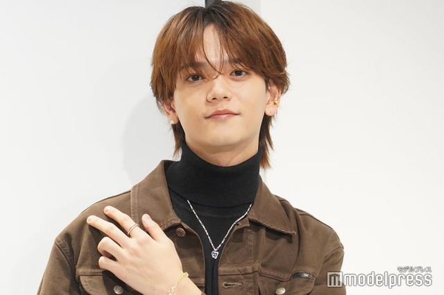 「QUESERA」オープン前⽇囲み取材に登場した中島颯太（C）モデルプレス