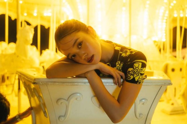 『ばけばけ』ヒロイン・高石あかり、初写真集が大反響で重版決定！幻想的なメリーゴーランドSHOTなど公開