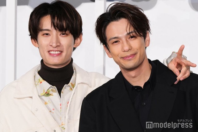 「（LOVE SONG）」 ⼤ヒット御礼舞台挨拶に出席した向井康二、森崎ウィン（C）モデルプレス
