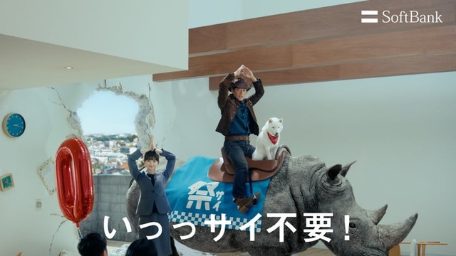 齋藤飛鳥、反町隆史／ソフトバンク新ウェブCM「スマホデビュー祭 お宅訪問」篇（提供写真）