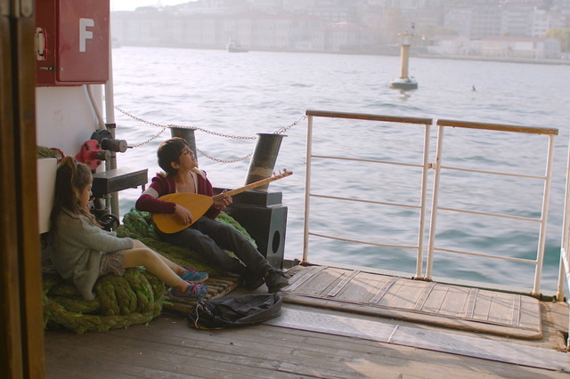 『CROSSING　心の交差点』© 2023 French Quarter Film AB, Adomeit Film ApS, Easy Riders Films, RMV Film AB, Sveriges Television AB