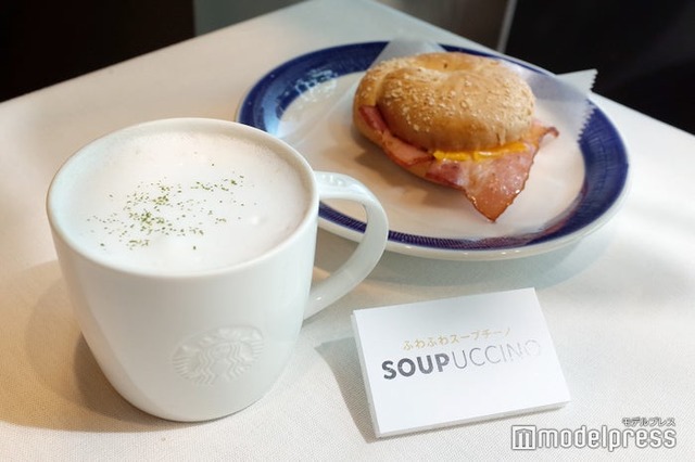 トリュフ スープチーノ、ベーコンエッグチーズ ベーグルサンド（C）モデルプレス