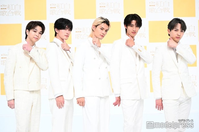 “イイじゃんポーズ”で決めるM!LK／塩崎太智、山中柔太朗、佐野勇斗、曽野舜太、吉田仁人（C）モデルプレス