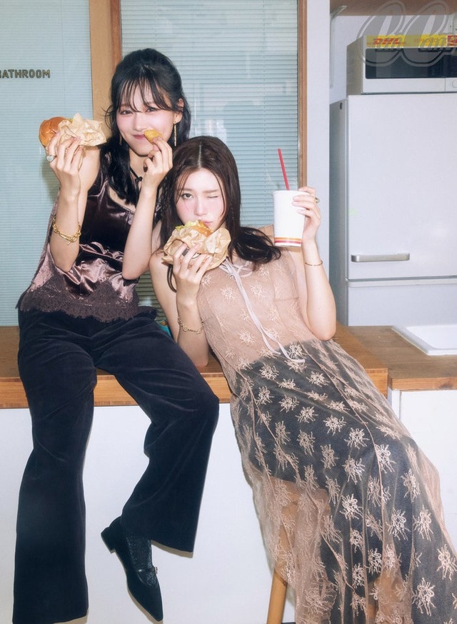 山下美月＆生見愛瑠（画像提供：小学館）