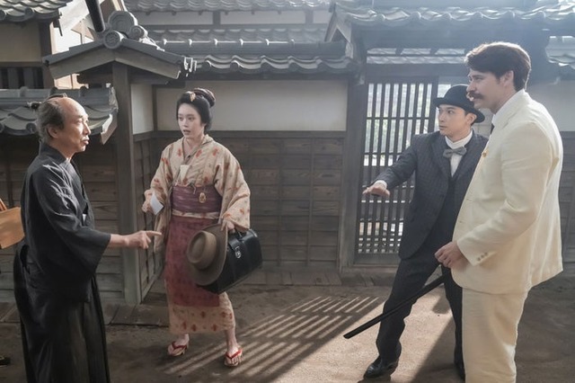 小日向文世、高石あかり、吉沢亮、トミー・バストウ「ばけばけ」第38話（C）NHK