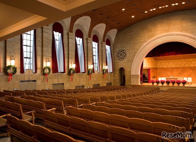 クリスマス礼拝が行われるエミリー・ホワイト・スミス記念講堂