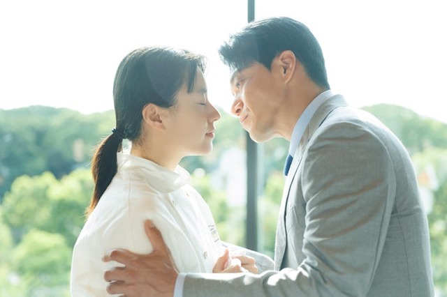 ハン・ヒョジュ、小栗旬（C）Netflix