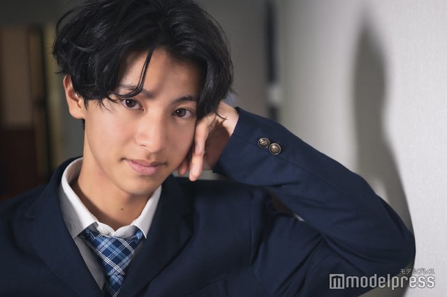 モデルプレスのインタビューに応じた酒井勇人くん（C）モデルプレス