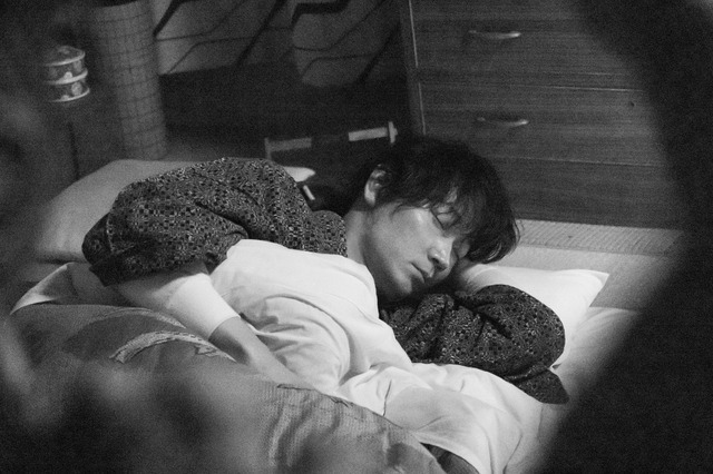 『星と月は天の穴』©2025「星と月は天の穴」製作委員会