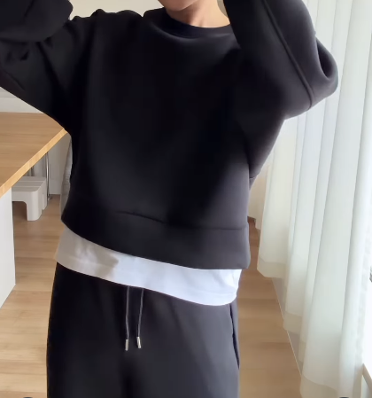 人気の【GU】「パフスウェット」は大人にも映えるシルエットと生地感。秋冬のワンマイルコーデにおすすめ【40代の毎日コーデ】