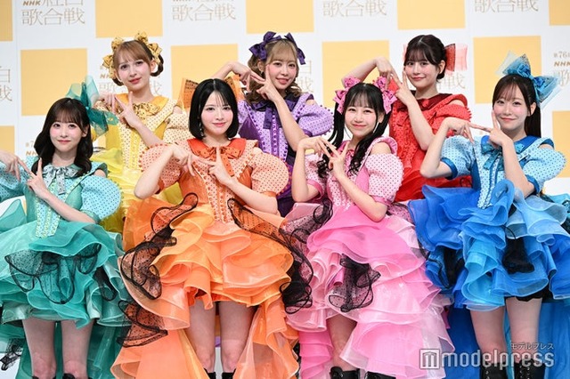 FRUITS ZIPPER（前列左から）櫻井優衣、鎮西寿々歌、松本かれん、真中まな（後列左から）早瀬ノエル、仲川瑠夏、月足天音（C）モデルプレス