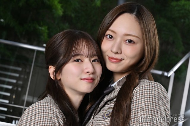 モデルプレスのインタビューに応じた菅原咲月、梅澤美波（C）モデルプレス