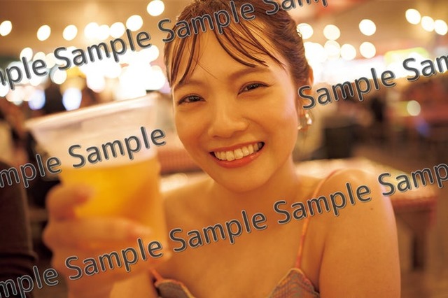 宮田愛萌／東京会場イベント限定デザインA5サイズビジュアルカード（撮影／花盛友里）